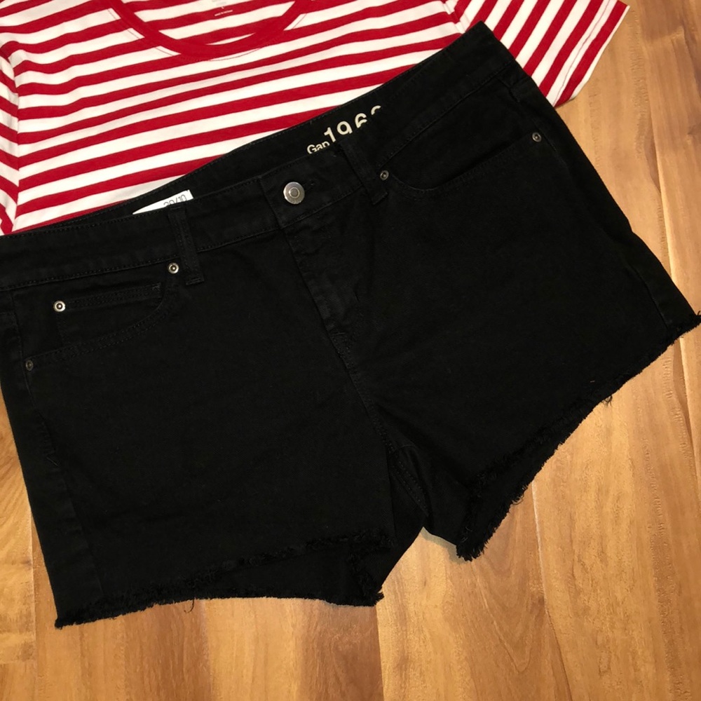 Gap Black cut off shorts